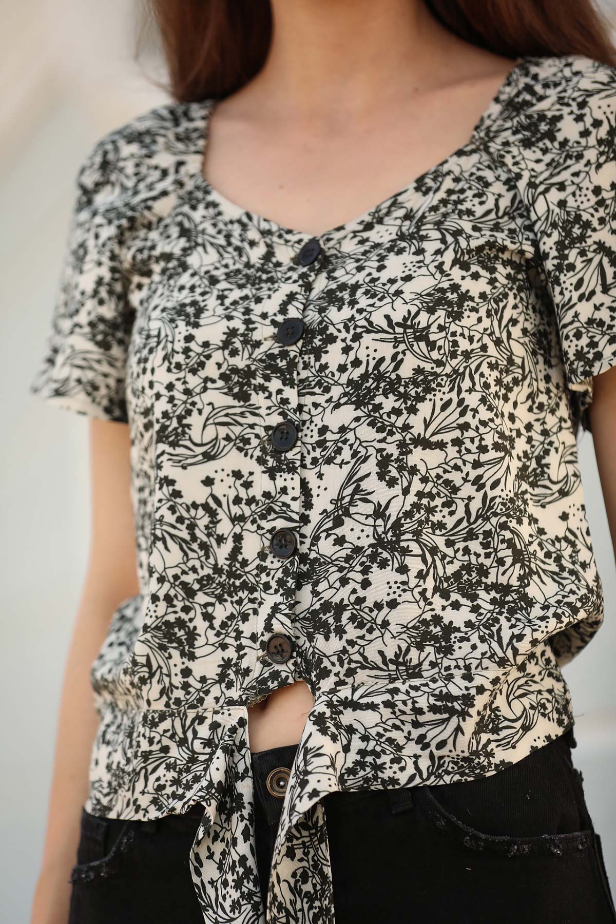 Women's Button Tie Waist Patterned Crop Blouse