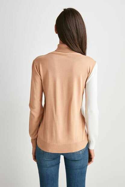 Women's Turtleneck Camel Tricot Sweater