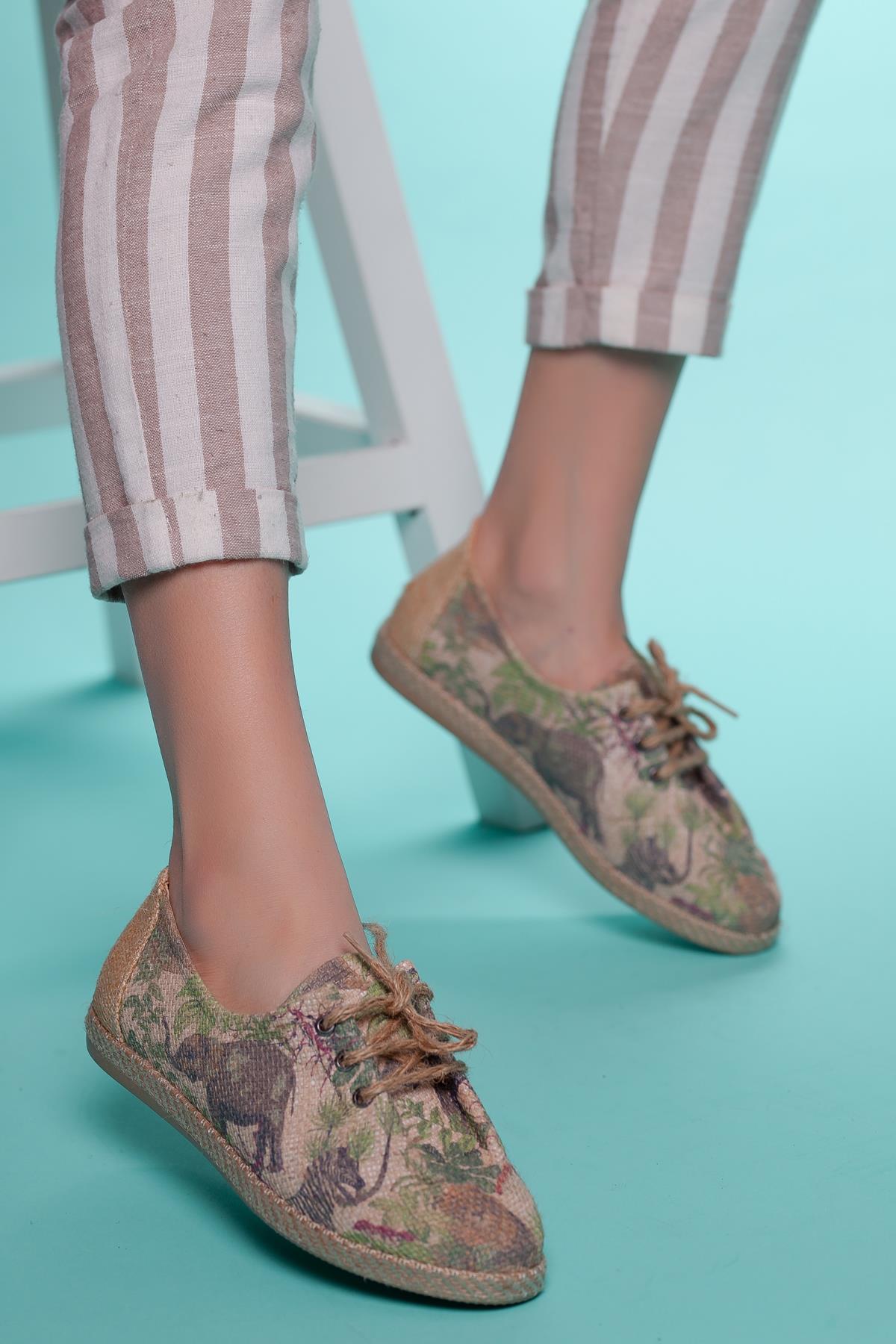 Women's Lace-up Casual Shoes