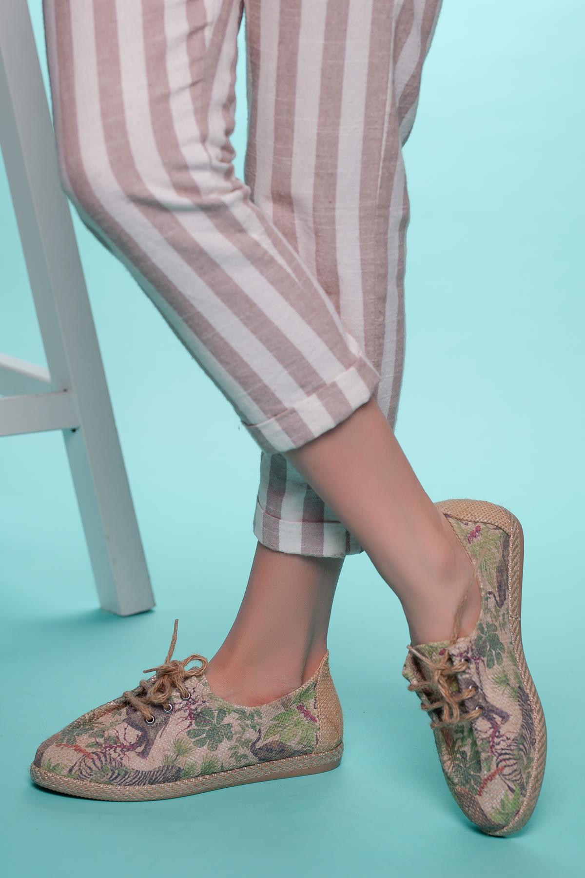 Women's Lace-up Casual Shoes