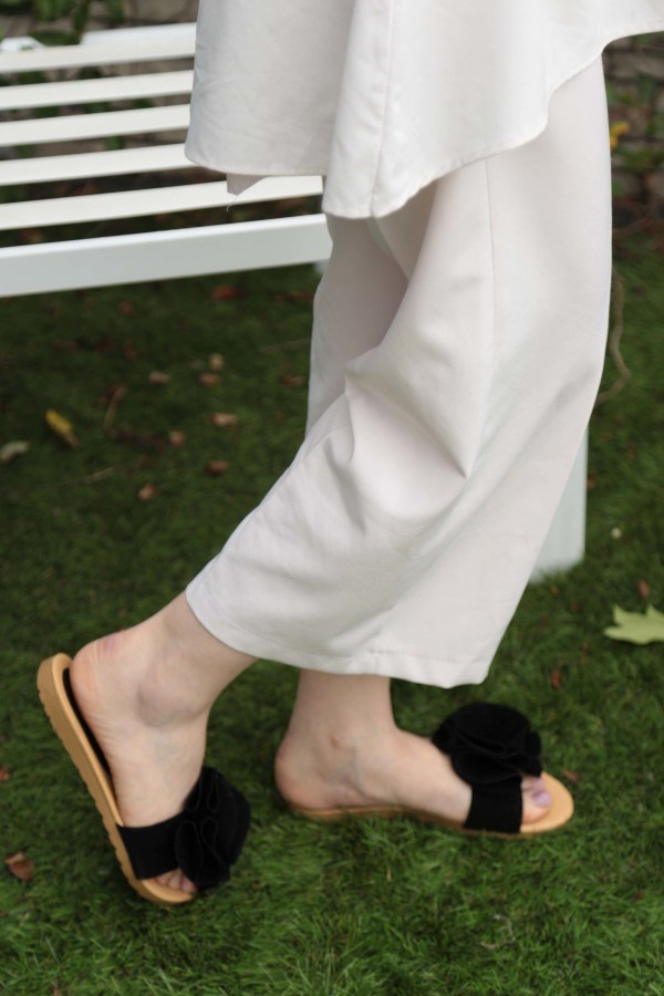 Women's Floral Detail Black Slippers